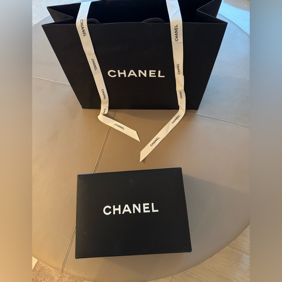 Chanel Black and White Gift Set - Picture 1 of 6